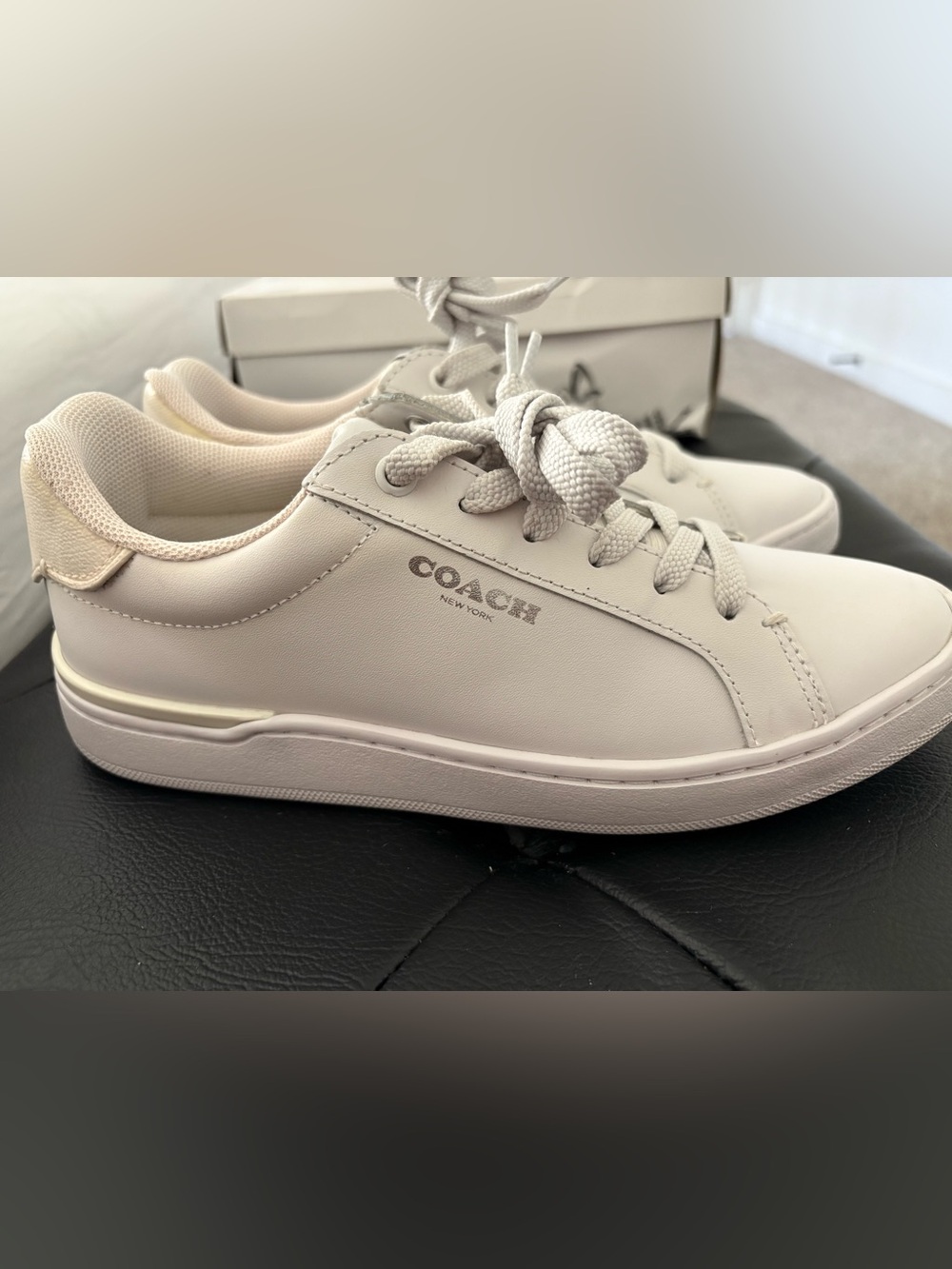COACH Clip LOW TOP SNEAKERS WHITE/CREAM WOMEN'S SIZE 6.5